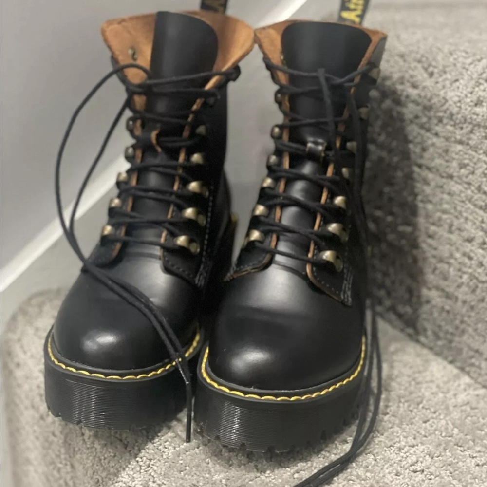 Dr Martens Leona sz5 fits like a 6